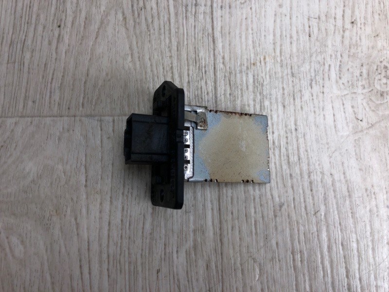 Запчасть резистор печки KIA OPTIMA JF 15-20 2016 JF 2.4 G4KJ 97235-1U000 Б/У Резистор печки KIA OPTIMA JF 15-20 2016 JF 2.4 G4KJ 97235-1U000 Б/У