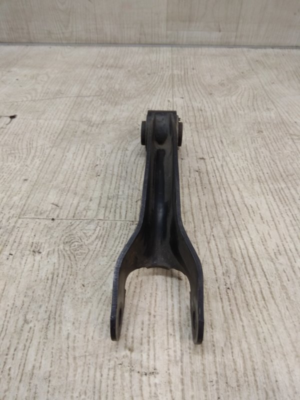 Рычаг задней подвески поперечный верхний 200 14-16 2016 UF 2.4 ED6