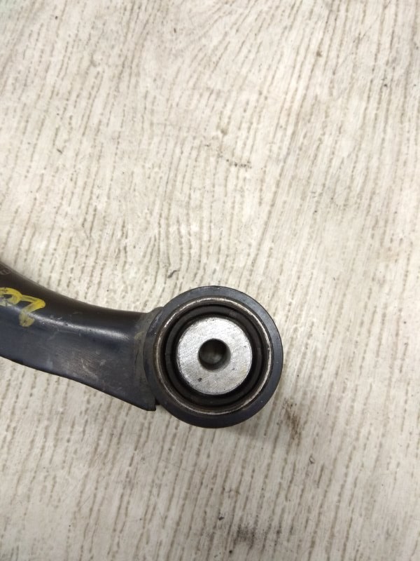 Рычаг задней подвески поперечный верхний 200 14-16 2016 UF 2.4 ED6