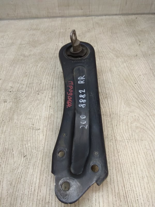 Рычаг задней подвески продольный правый CHRYSLER 200 14-16 UF 2.4 ED6