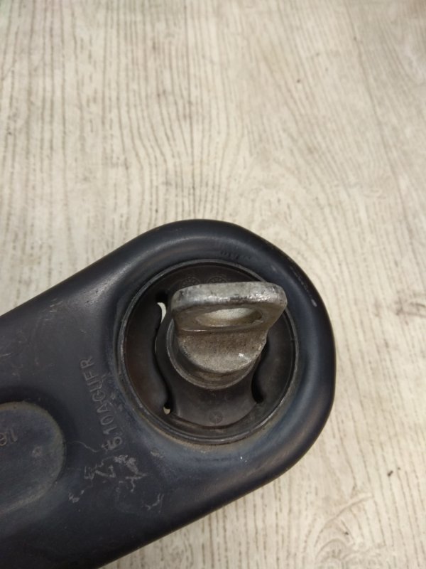 Рычаг задней подвески продольный правый 200 14-16 2016 UF 2.4 ED6