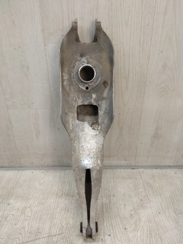 Рычаг задней подвески поперечный нижний 200 14-16 2016 UF 2.4 ED6