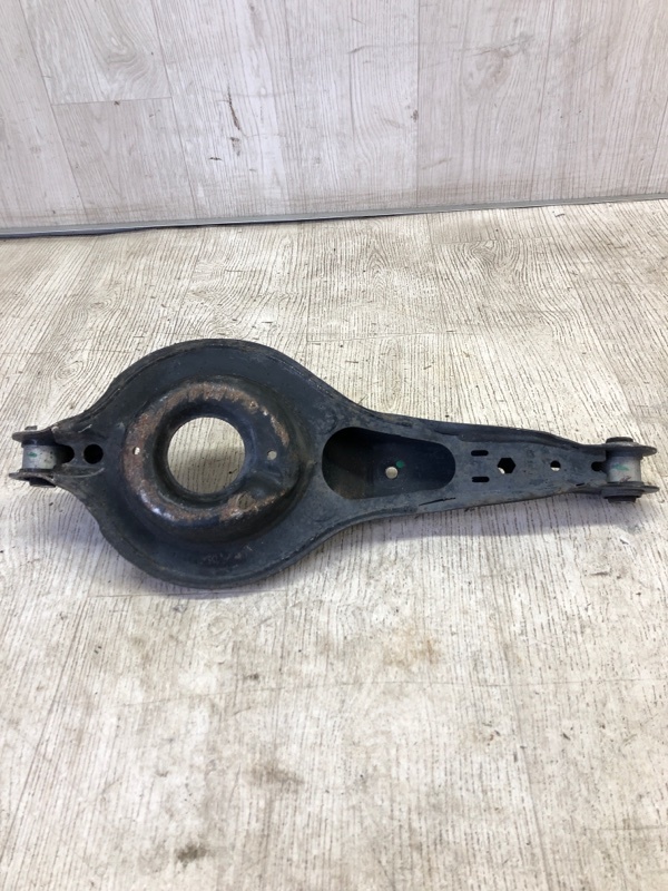 Рычаг задней подвески поперечный нижний FOCUS 10-18 2017 CB8 2.0 XQDA