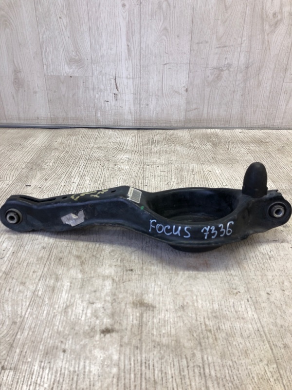 Рычаг задней подвески поперечный нижний FORD FOCUS 10-18 CB8 2.0 XQDA