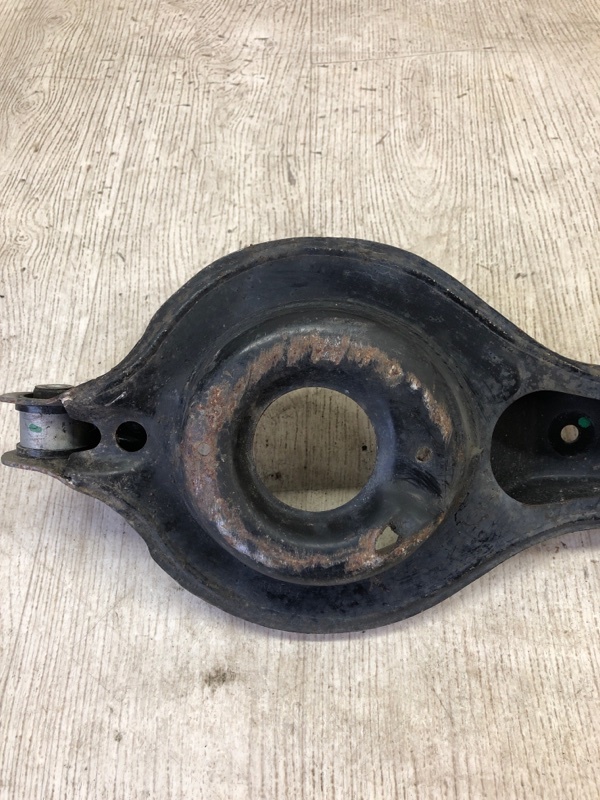 Рычаг задней подвески поперечный нижний FOCUS 10-18 2017 CB8 2.0 XQDA