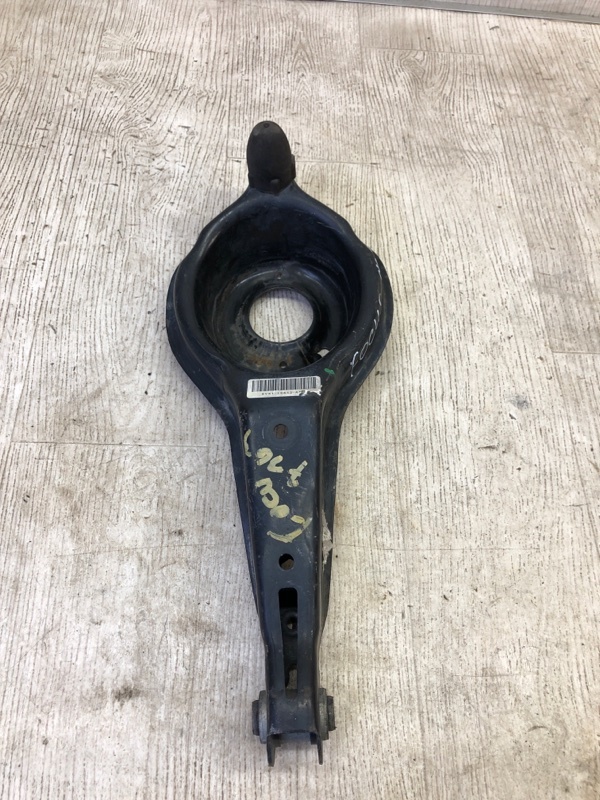 Рычаг задней подвески поперечный нижний FOCUS 10-18 2017 CB8 2.0 XQDA