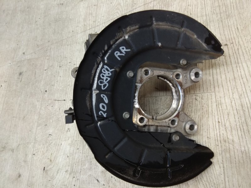 Цапфа задняя правая 200 14-16 2016 UF 2.4 ED6