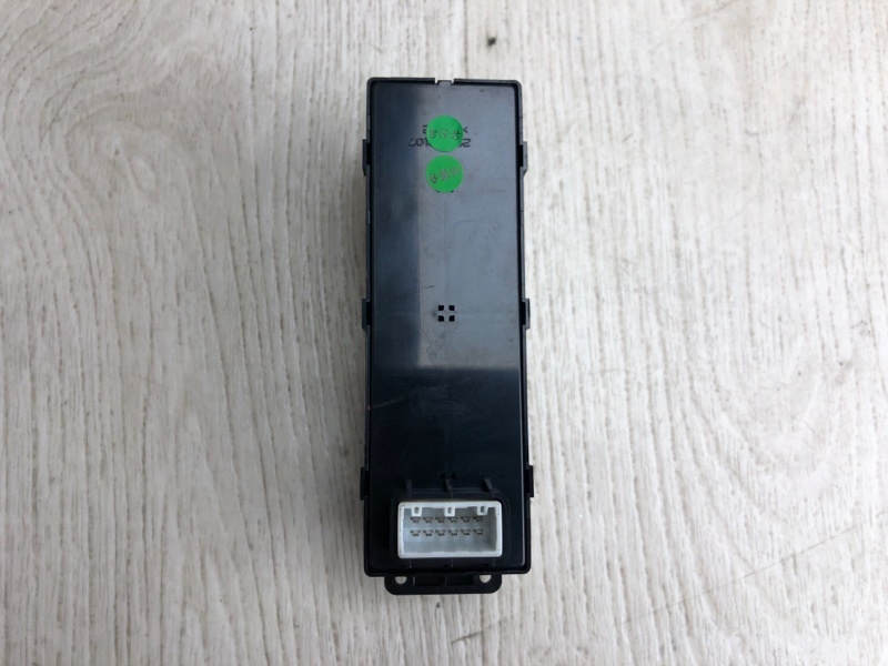 Кнопка стеклоподъемника передняя правая KIA OPTIMA JF 15-20 JF 2.4 G4KJ