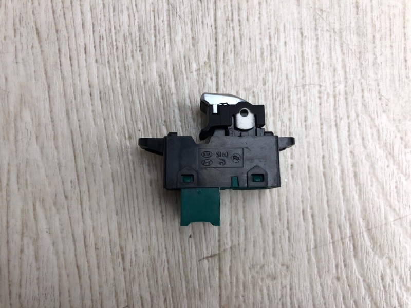 Кнопка стеклоподъемника задняя правая KIA OPTIMA JF 15-20 2016 JF 2.4 G4KJ 93581-D4000 Б/У