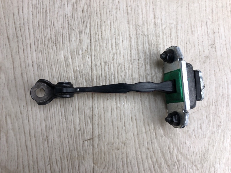 Ограничитель двери передний правый KIA OPTIMA JF 15-20 2016 JF 2.4 G4KJ 79390-D5000 Б/У