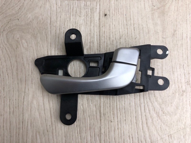 Запчасть ручка двери внутренняя задняя правая KIA OPTIMA JF 15-20 2016 JF 2.4 G4KJ 83620-D5000KA1 Б/У Ручка двери внутренняя задняя правая KIA OPTIMA JF 15-20 2016 JF 2.4 G4KJ 83620-D5000KA1 Б/У