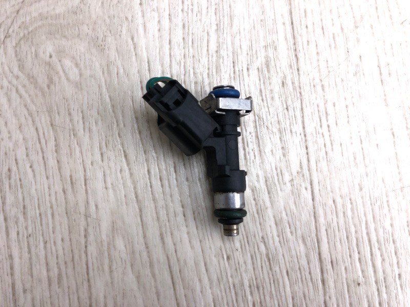 Форсунка топливная FORD FIESTA 08-17 2013 CCN 1.6 HXJB BE8Z-9F593-B Б/У