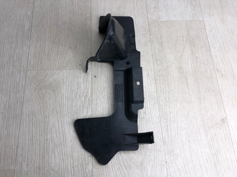 Дефлектор радиатора правый FORD FIESTA 08-17 2013 CCN 1.6 HXJB AE8Z-8311-A Б/У