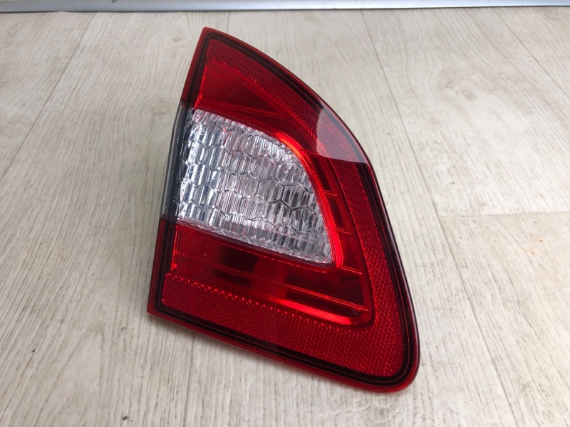 Фонарь внутренний левый FORD FIESTA 08-17 2013 CCN 1.6 HXJB BE8Z-15501-A Б/У