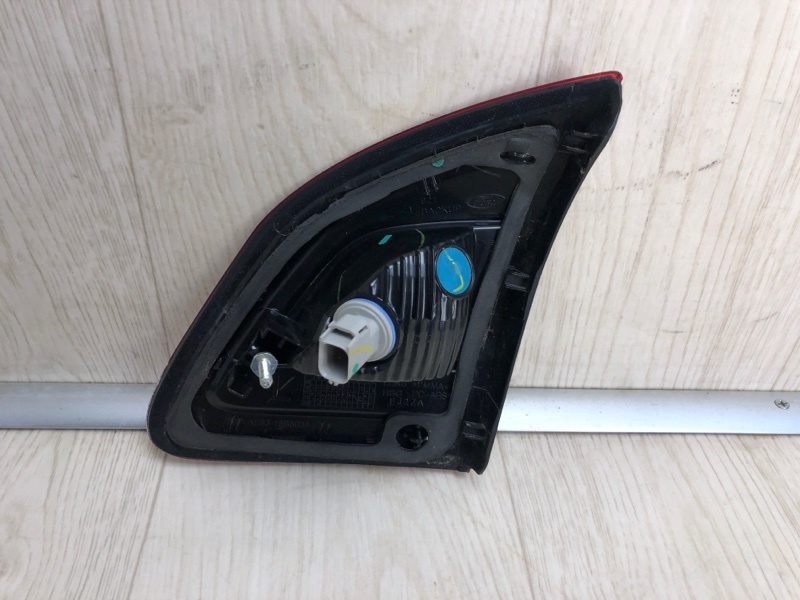 Фонарь внутренний левый FORD FIESTA 08-17 CCN 1.6 HXJB