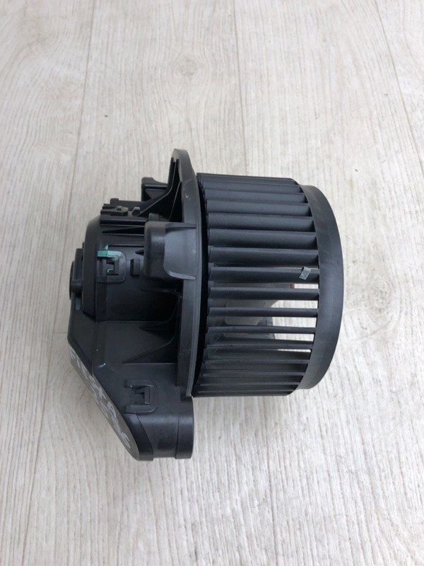 Моторчик печки FIESTA 08-17 2013 CCN 1.6 HXJB