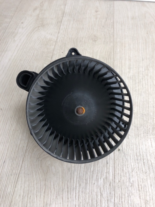 Моторчик печки FORD FIESTA 08-17 CCN 1.6 HXJB