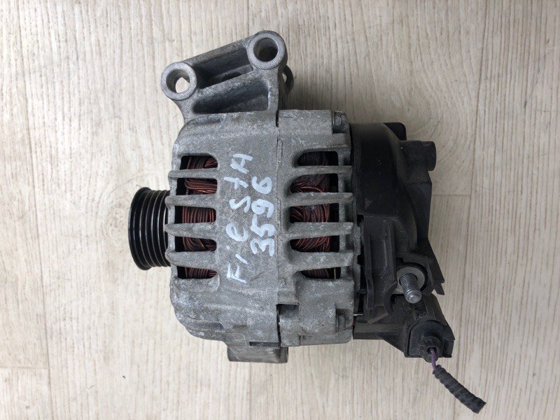 Запчасть генератор FORD FIESTA 08-17 2013 CCN 1.6 HXJB BE8Z-10346-A Б/У Генератор FORD FIESTA 08-17 2013 CCN 1.6 HXJB BE8Z-10346-A Б/У