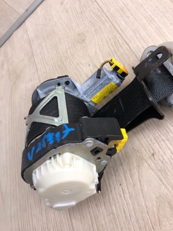 Ремень безопасности передний правый FIESTA 08-17 2013 CCN 1.6 HXJB Ремень безопасности передний правый FIESTA 08-17 2013 CCN 1.6 HXJB