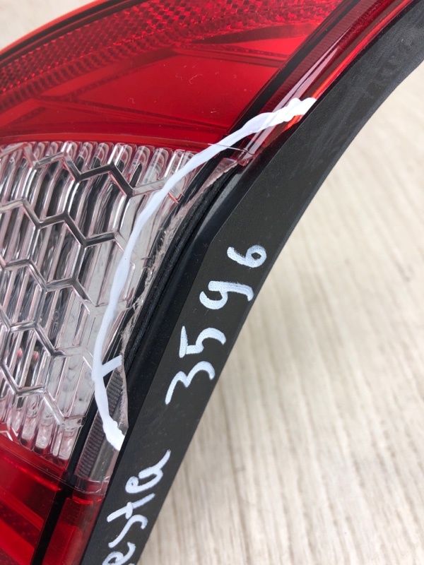 Фонарь внутренний правый FORD FIESTA 08-17 CCN 1.6 HXJB