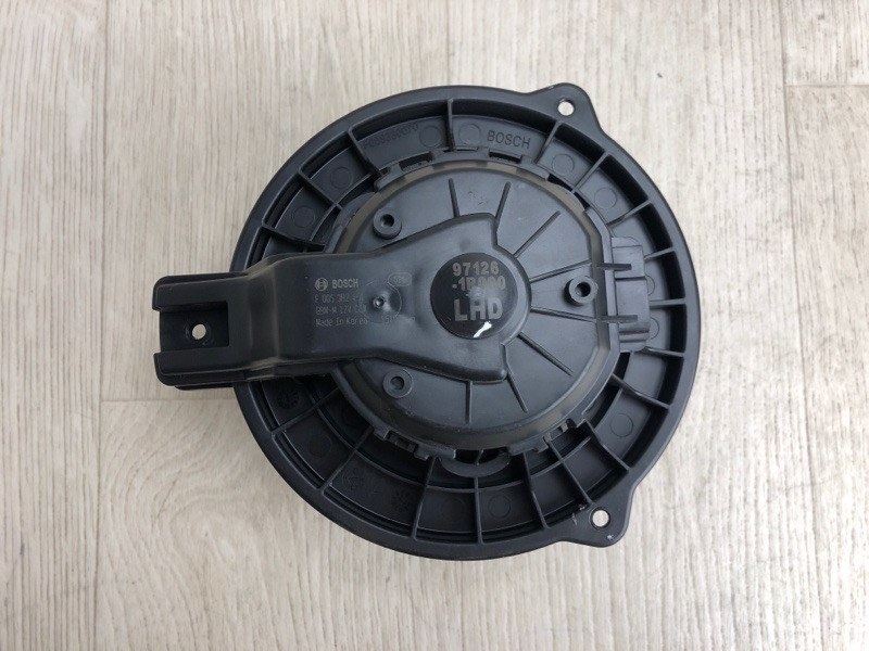 Запчасть моторчик печки HYUNDAI ACCENT RB 10- 2015 RB 1.6 G4FD 97111-1R000 Б/У Моторчик печки HYUNDAI ACCENT RB 10- 2015 RB 1.6 G4FD 97111-1R000 Б/У