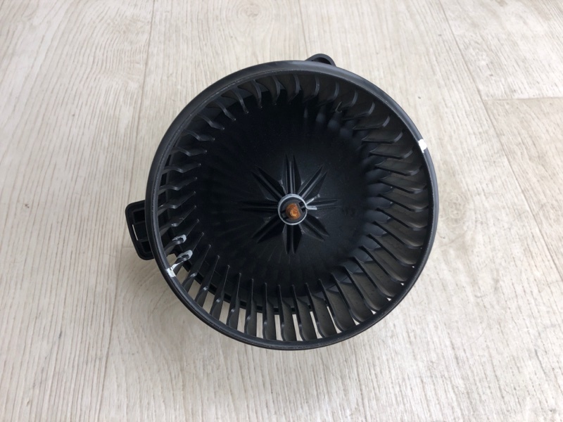 Моторчик печки HYUNDAI ACCENT RB 10- RB 1.6 G4FD Моторчик печки HYUNDAI ACCENT RB 10- RB 1.6 G4FD