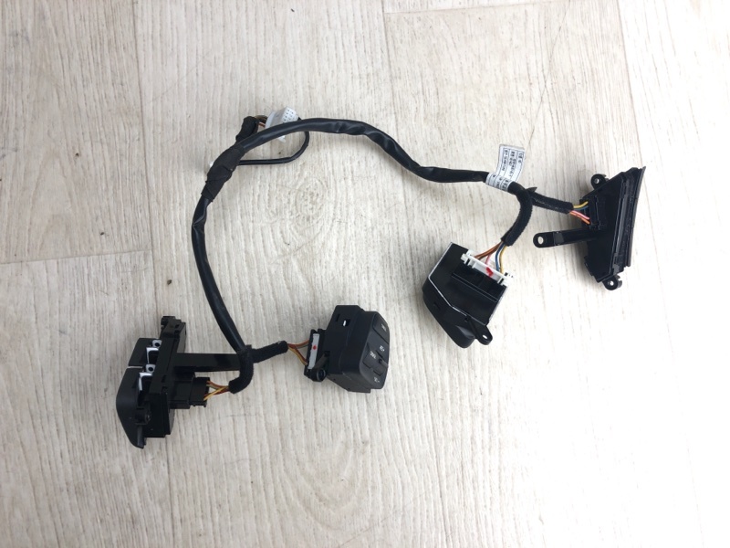 Запчасть кнопки на руль KIA FORTE YD 12- 2014 YD 1.8 G4NB 96710-A7200K3S Б/У Кнопки на руль KIA FORTE YD 12- 2014 YD 1.8 G4NB 96710-A7200K3S Б/У