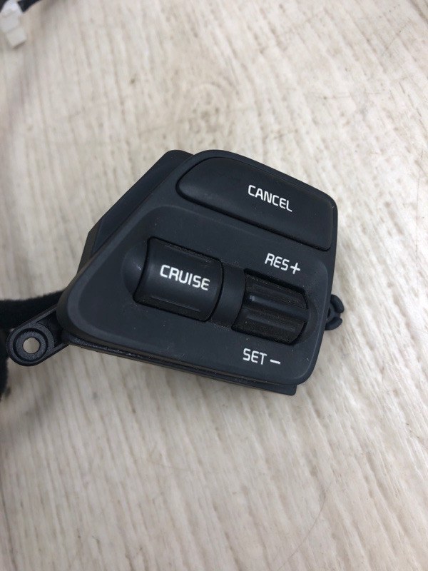 Кнопки на руль KIA FORTE YD 12- YD 1.8 G4NB Кнопки на руль KIA FORTE YD 12- YD 1.8 G4NB