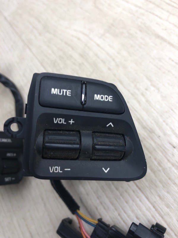Кнопки на руль FORTE YD 12- 2014 YD 1.8 G4NB Кнопки на руль FORTE YD 12- 2014 YD 1.8 G4NB