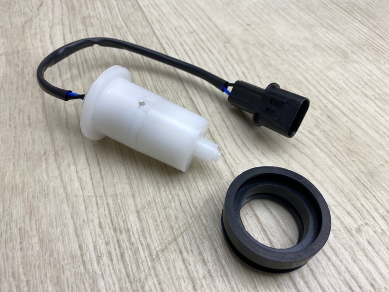 Датчик уровня бачка омывателя HYUNDAI KONA OS 17-23 98520-D4000 новая