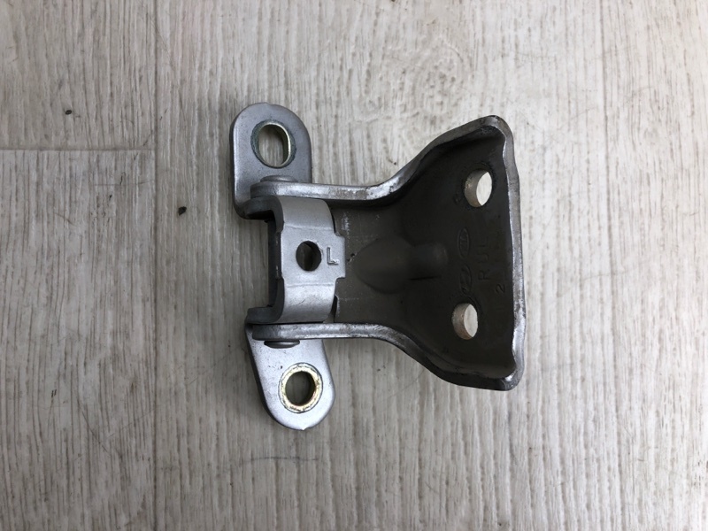 Запчасть петля двери верхняя задняя левая HYUNDAI TUCSON 04-10 2004 JM 2.7 G6BA 79330-17000 Б/У Петля двери верхняя задняя левая HYUNDAI TUCSON 04-10 2004 JM 2.7 G6BA 79330-17000 Б/У
