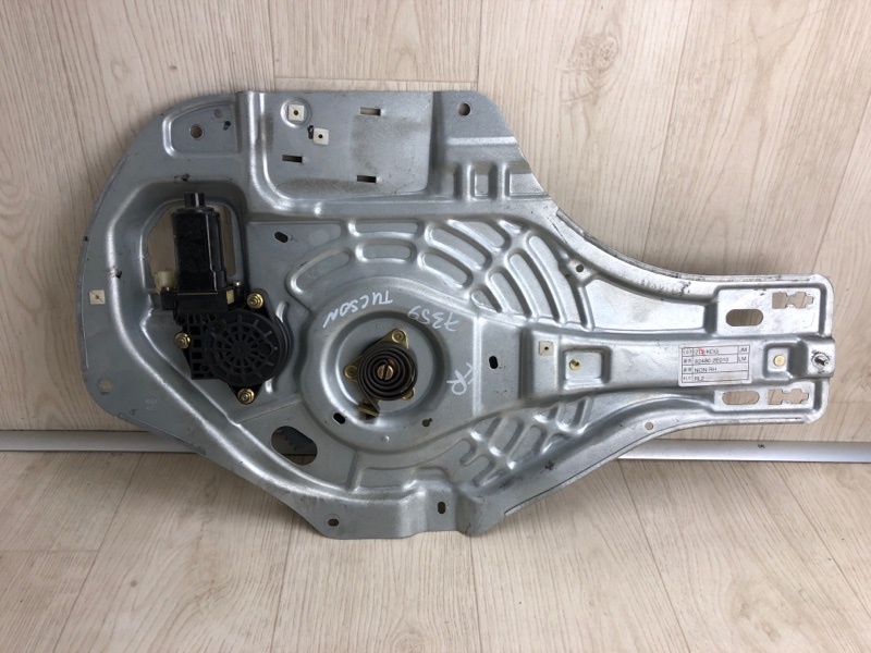 Запчасть стеклоподъемник передний правый HYUNDAI TUCSON 04-10 2004 JM 2.7 G6BA 82406-2E000 Б/У Стеклоподъемник передний правый HYUNDAI TUCSON 04-10 2004 JM 2.7 G6BA 82406-2E000 Б/У