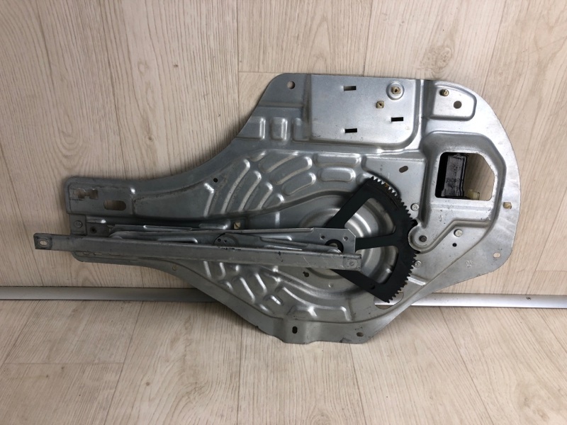 Стеклоподъемник передний правый HYUNDAI TUCSON 04-10 JM 2.7 G6BA Стеклоподъемник передний правый HYUNDAI TUCSON 04-10 JM 2.7 G6BA