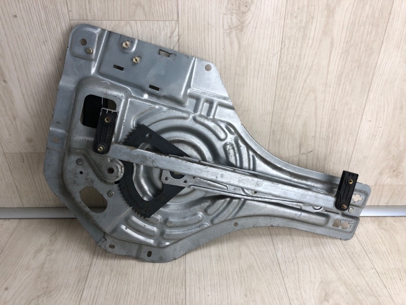 Стеклоподъемник задний левый HYUNDAI TUCSON 04-10 JM 2.7 G6BA