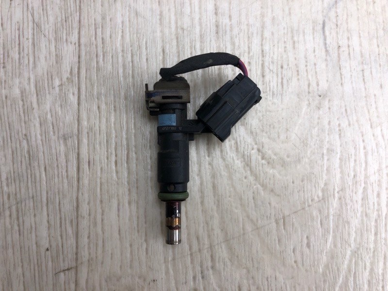 Форсунка топливная VOLKSWAGEN PASSAT B7 11-15 2012 A32 2.5 CBUA 07K 906 031 C Б/У