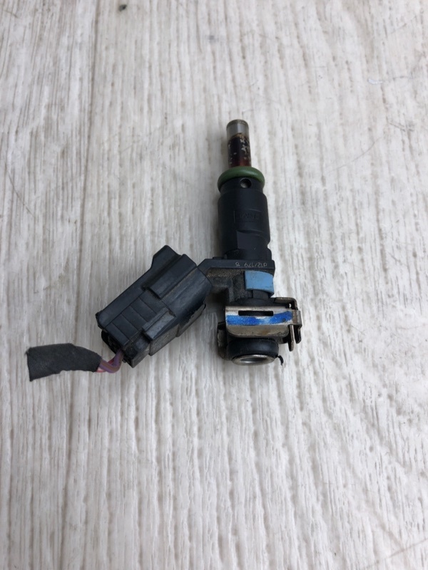 Форсунка топливная PASSAT B7 11-15 2012 A32 2.5 CBUA