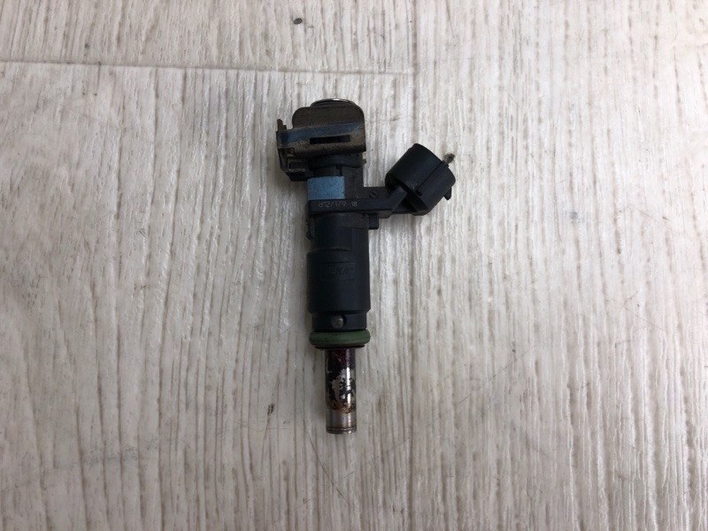 Форсунка топливная VOLKSWAGEN PASSAT B7 11-15 2012 A32 2.5 CBUA 07K 906 031 C Б/У