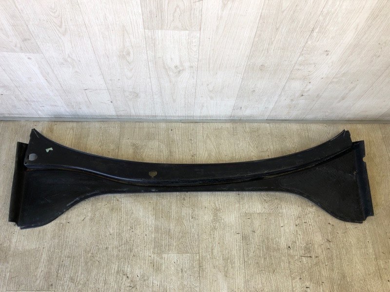 Пластик под лобовое стекло / Жабо PASSAT B7 11-15 2012 A32 2.5 CBUA