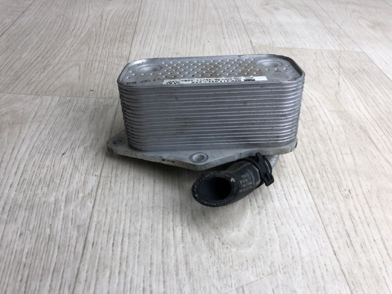 Теплообменник двигателя PASSAT B7 11-15 2012 A32 2.5 CBUA Теплообменник двигателя PASSAT B7 11-15 2012 A32 2.5 CBUA