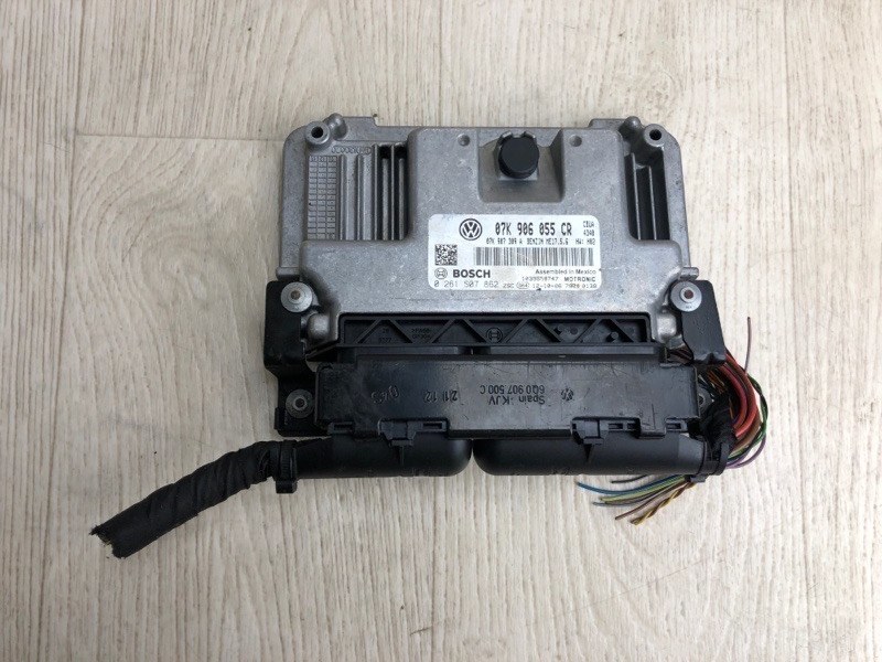 Запчасть блок управления двигателем VOLKSWAGEN PASSAT B7 11-15 2012 A32 2.5 CBUA 07K 906 055 CR Б/У Блок управления двигателем VOLKSWAGEN PASSAT B7 11-15 2012 A32 2.5 CBUA 07K 906 055 CR Б/У