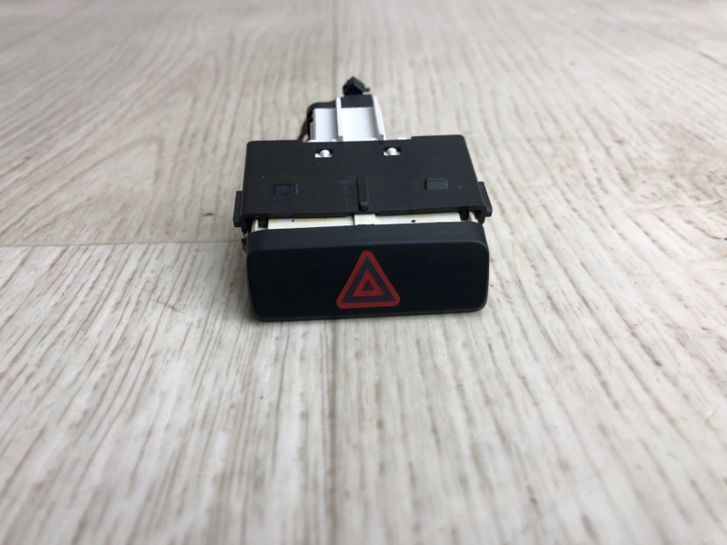 Кнопка аварийной сигнализации VOLKSWAGEN PASSAT B7 11-15 2012 A32 2.5 CBUA 561 953 509 B FBY Б/У