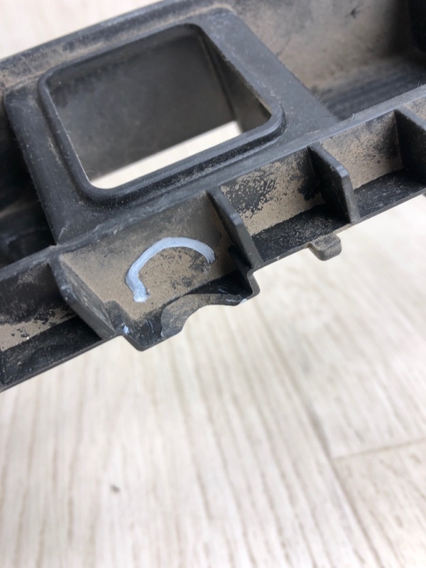 Кронштейн заднего бампера правый VOLKSWAGEN PASSAT B7 11-15 A32 2.5 CBUA