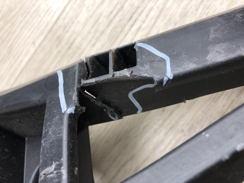 Кронштейн заднего бампера правый PASSAT B7 11-15 2012 A32 2.5 CBUA