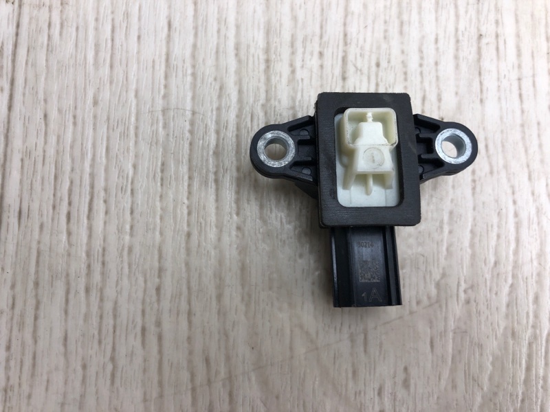 Датчик удара SORENTO UM 14- 2015 UM 2.4 G4KJ Датчик удара SORENTO UM 14- 2015 UM 2.4 G4KJ