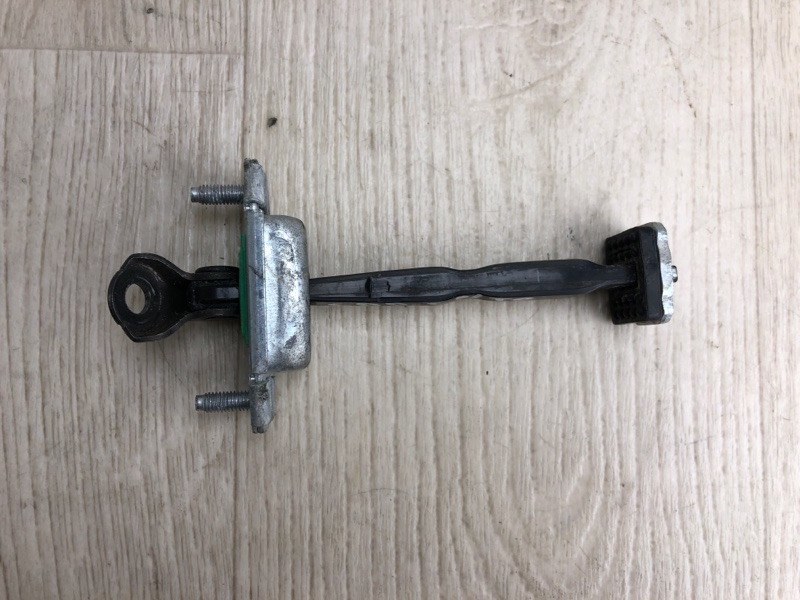 Ограничитель двери задний правый SORENTO UM 14- 2015 UM 2.4 G4KJ Ограничитель двери задний правый SORENTO UM 14- 2015 UM 2.4 G4KJ