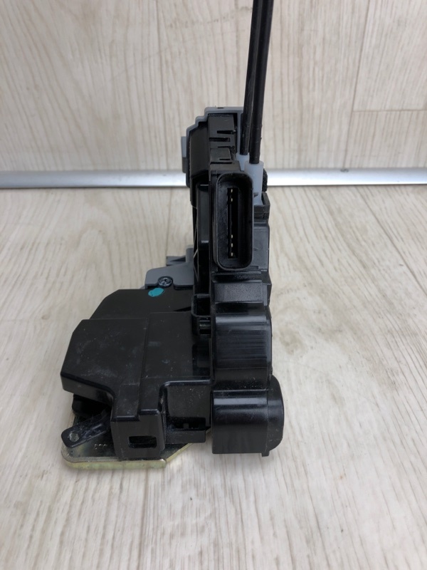 Замок двери задний правый KIA SORENTO UM 14- UM 2.4 G4KJ Замок двери задний правый KIA SORENTO UM 14- UM 2.4 G4KJ