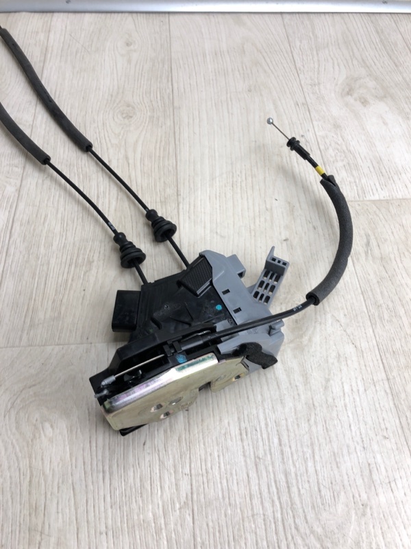 Замок двери задний левый SORENTO UM 14- 2015 UM 2.4 G4KJ Замок двери задний левый SORENTO UM 14- 2015 UM 2.4 G4KJ