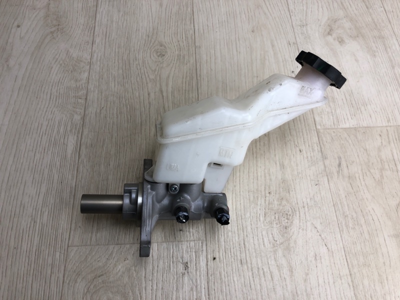 Главный тормозной цилиндр KIA SORENTO UM 14- 2015 UM 2.4 G4KJ 58510-C6800 Б/У