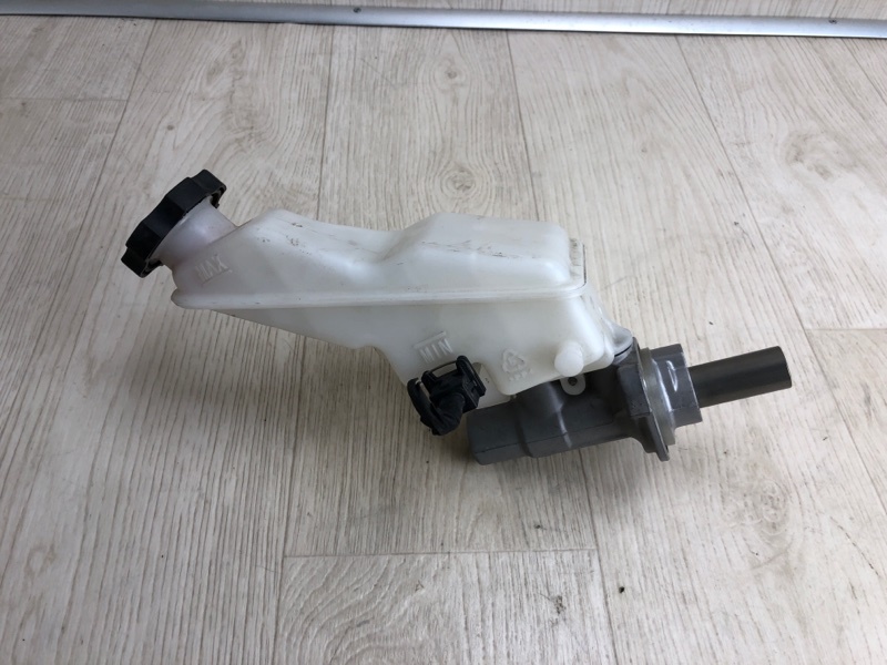 Главный тормозной цилиндр KIA SORENTO UM 14- UM 2.4 G4KJ