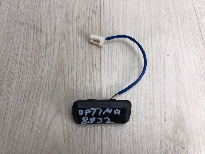 Запчасть кнопка открывания багажника наружная KIA OPTIMA TF 11-16 2013 TF 2.4 G4KJ 81260-2G000 Б/У Кнопка открывания багажника наружная KIA OPTIMA TF 11-16 2013 TF 2.4 G4KJ 81260-2G000 Б/У